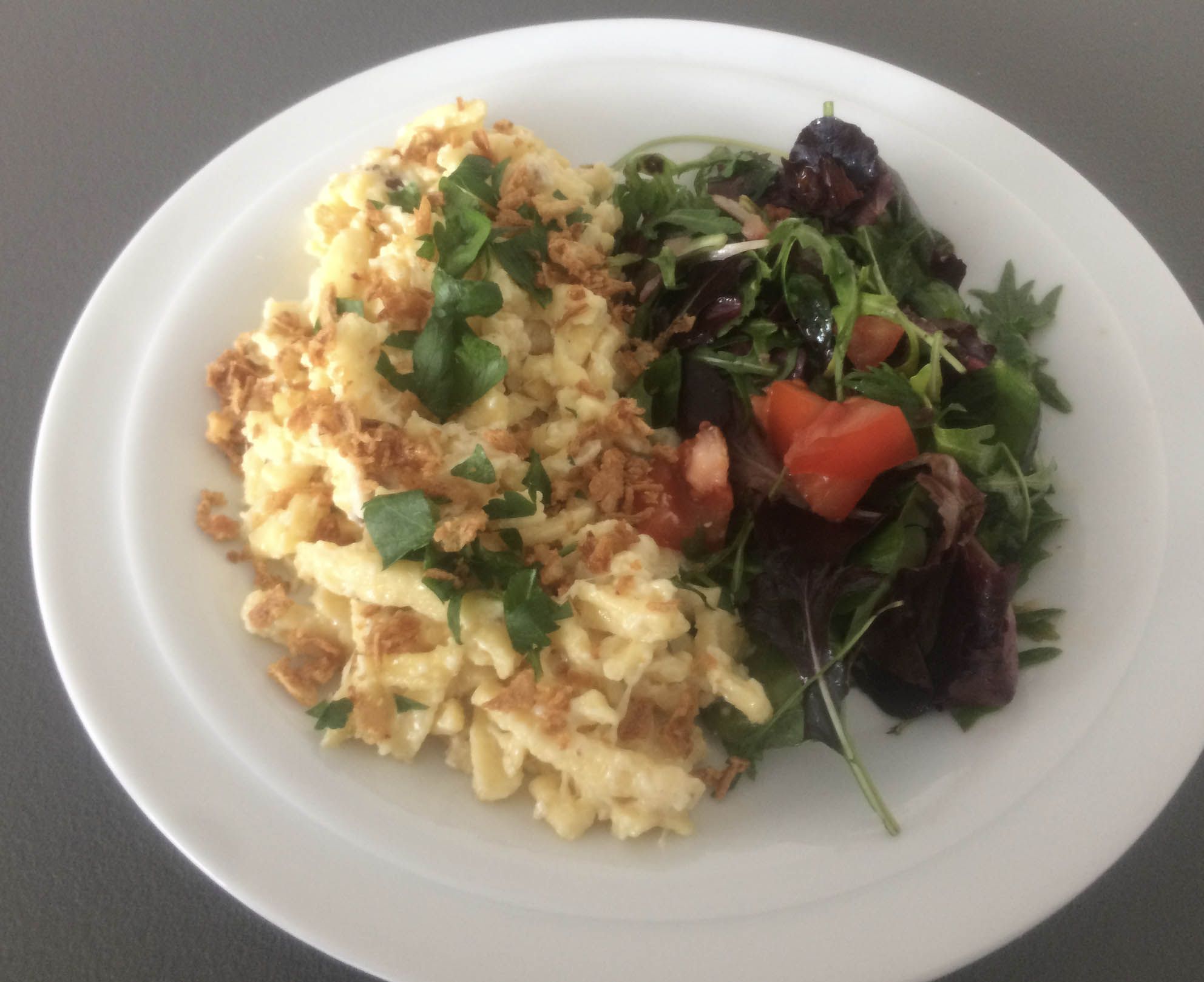 Käsespätzle mit Salat
